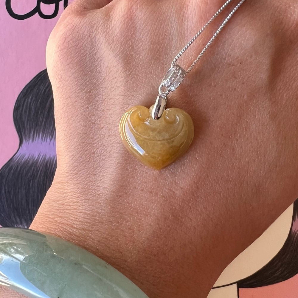 💚Mini Yellow Jade Heart Pendant (authentic) Rare - Picture 2 of 9